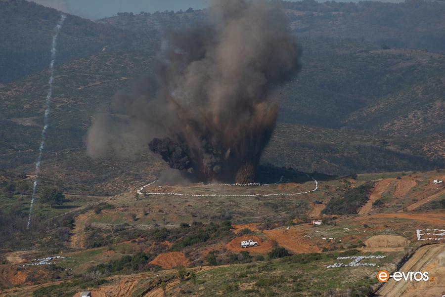 Εκρήξεις - Πτήσεις και πολλά drones στην άσκηση για το 2025